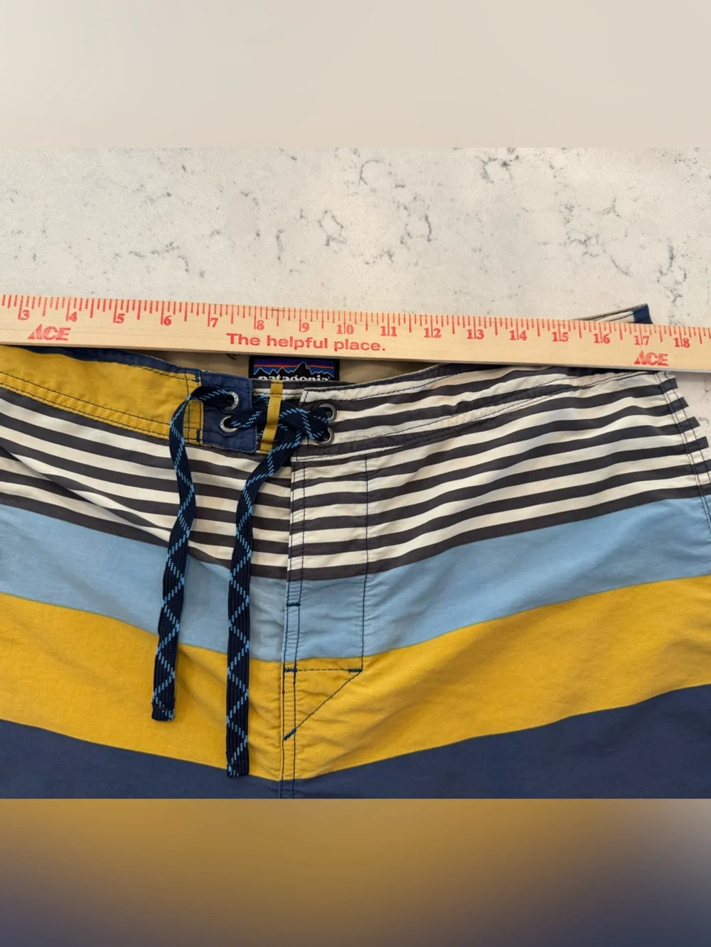 Patagonia® Men’s Wavefarer® Board Shorts- 19'' Style #86621 Size 36 Striped